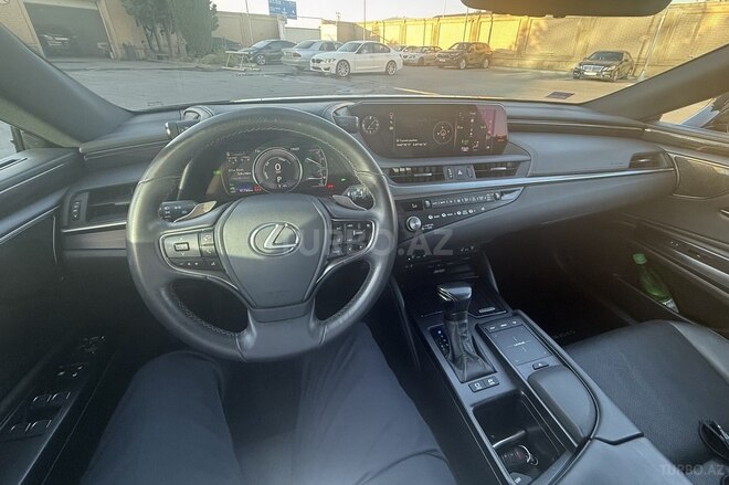 Lexus ES 300h-4