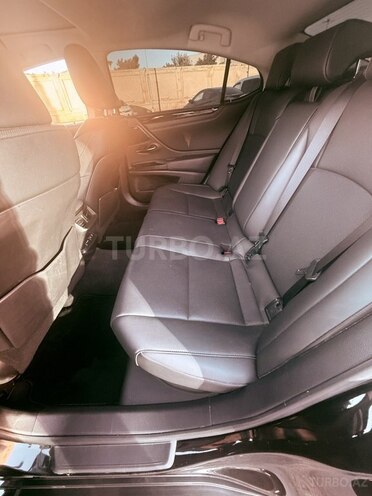 Lexus ES 300h-6
