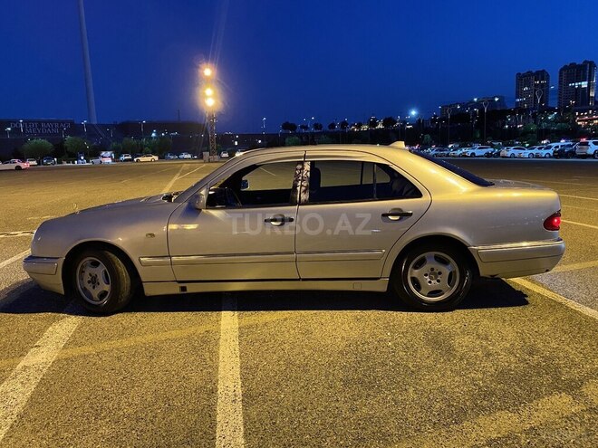 Mercedes E 230-3