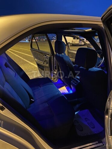 Mercedes E 230-9