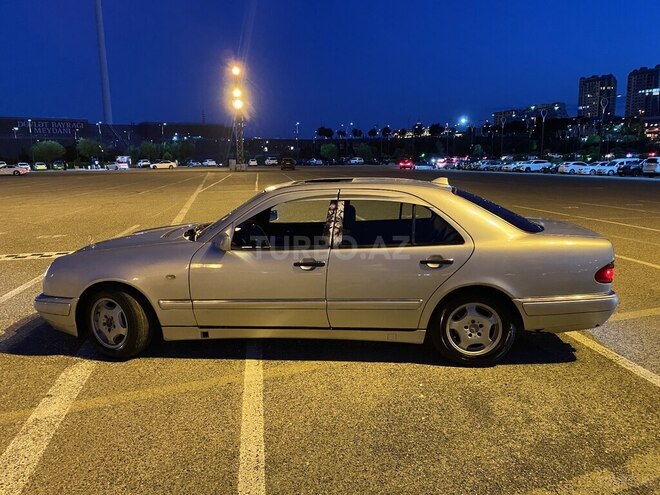 Mercedes E 230-12