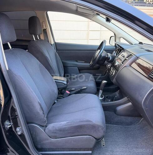 Nissan Tiida-14