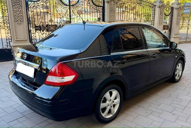 Nissan Tiida-5