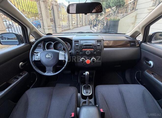 Nissan Tiida-12