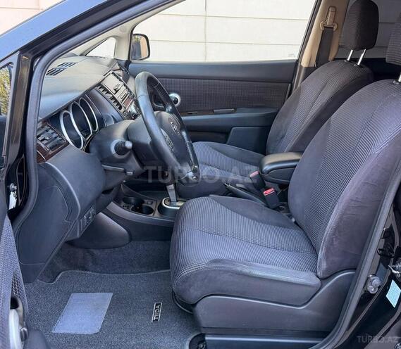 Nissan Tiida-13