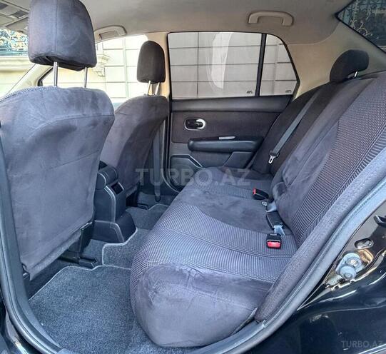 Nissan Tiida-16
