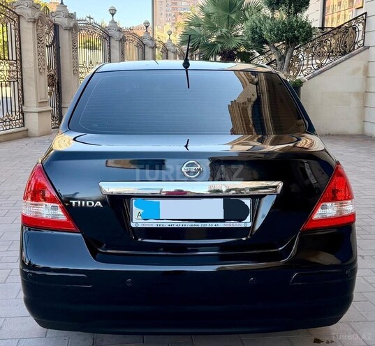 Nissan Tiida-11