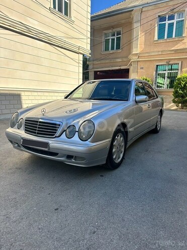 Mercedes E 220-1