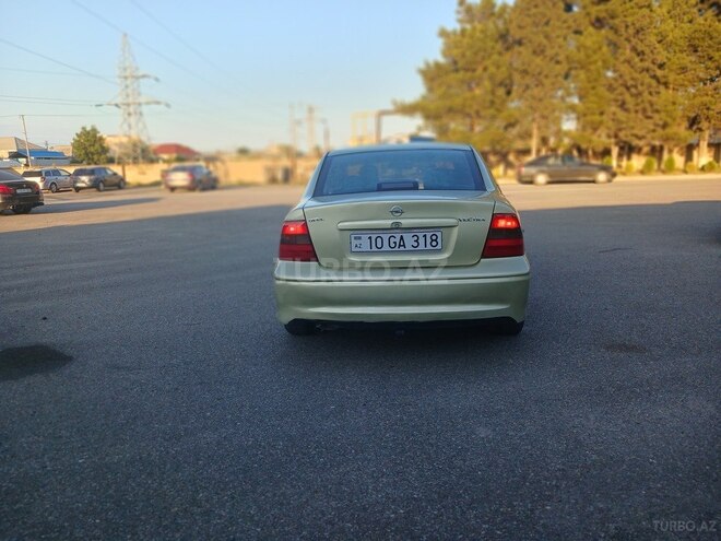 Opel Vectra-12