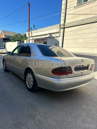Mercedes E 220-3