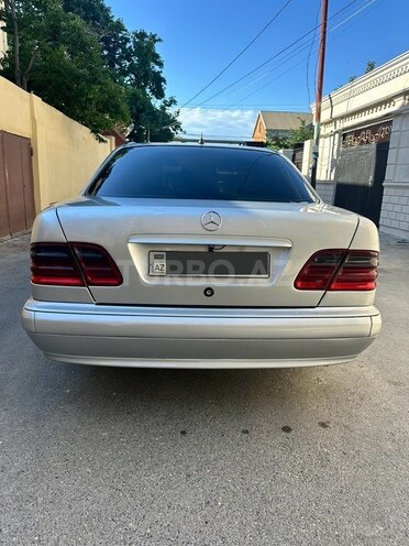Mercedes E 220-4