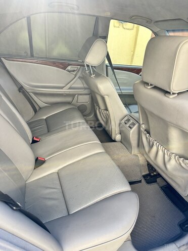 Mercedes E 220-10