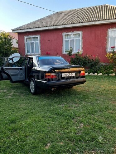 Mercedes 230 E-2