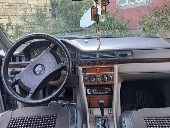 Mercedes 230 E-3
