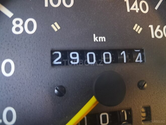 Mercedes 230 E-4
