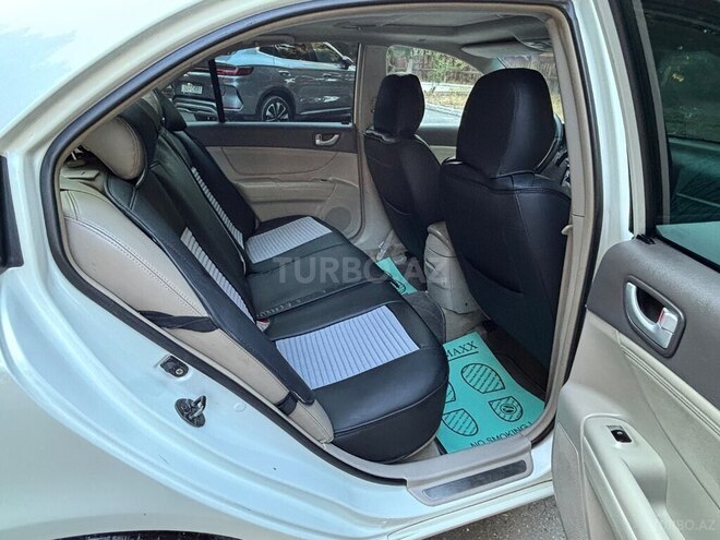 Hyundai Sonata-11