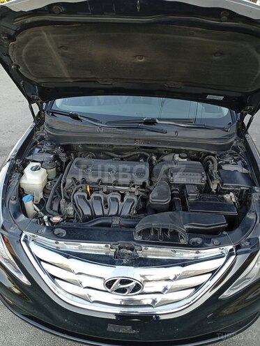 Hyundai Sonata-12