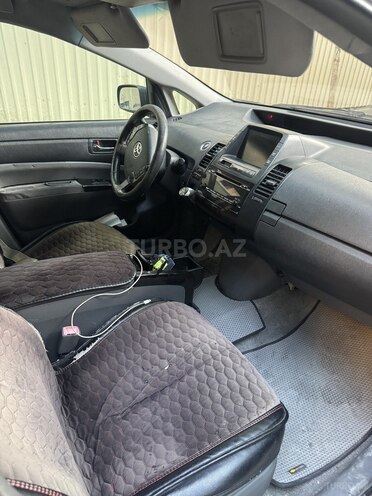 Toyota Prius-5