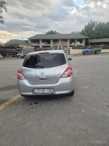 Nissan Tiida-4