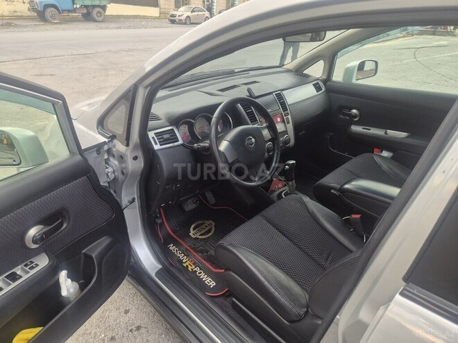 Nissan Tiida-5