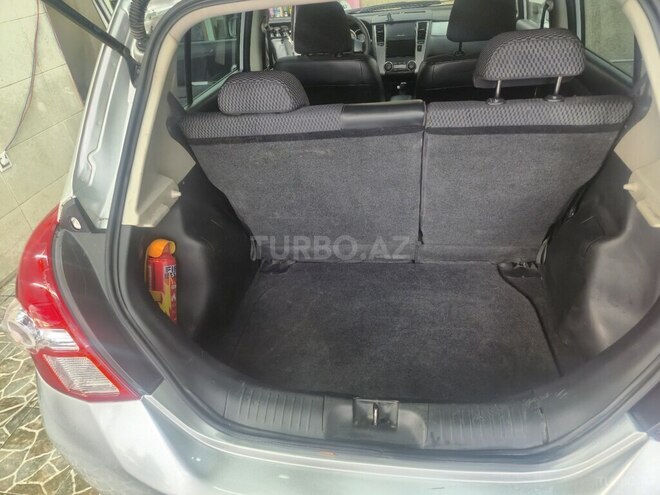 Nissan Tiida-8