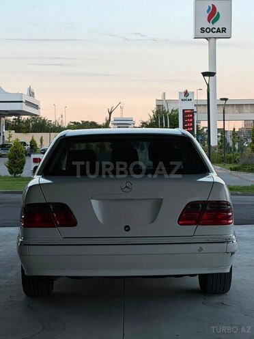 Mercedes E 240-12