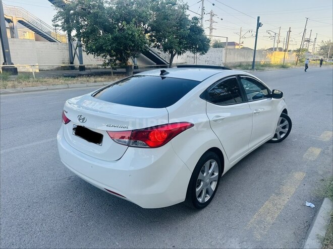 Hyundai Elantra-3