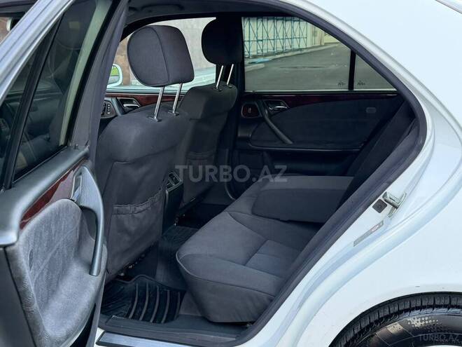 Mercedes E 240-14