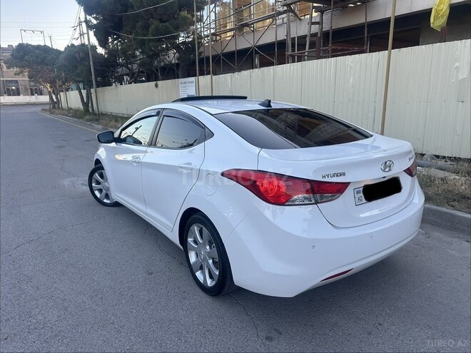 Hyundai Elantra-6