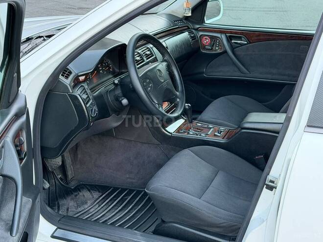 Mercedes E 240-15