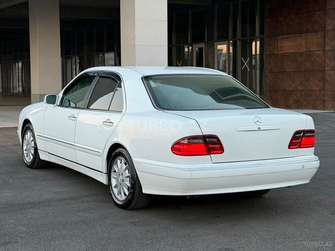 Mercedes E 240-11