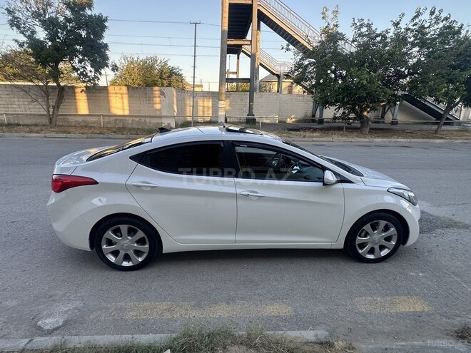 Hyundai Elantra-10
