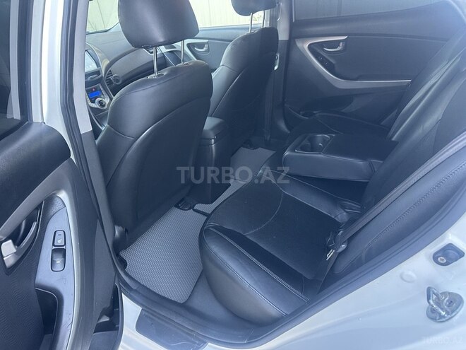 Hyundai Elantra-8