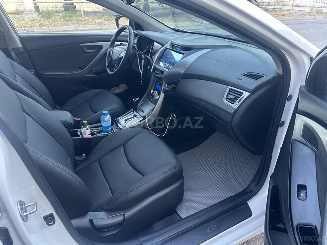 Hyundai Elantra-11
