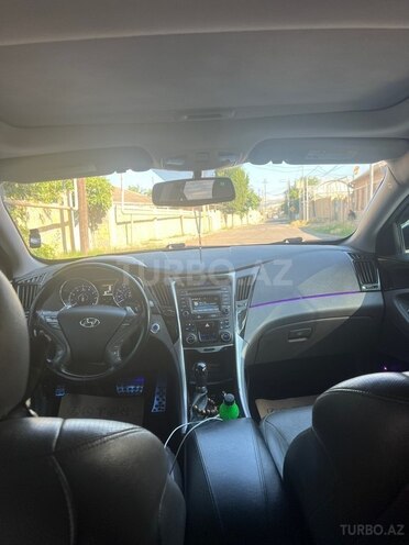 Hyundai Sonata-12