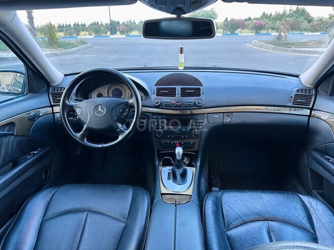 Mercedes E 240-10