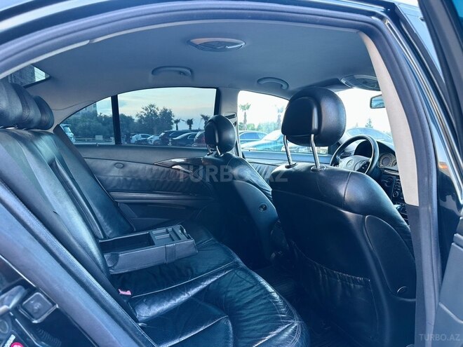Mercedes E 240-11