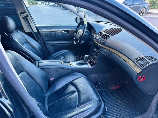 Mercedes E 240-13