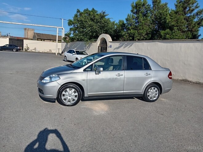 Nissan Tiida-5