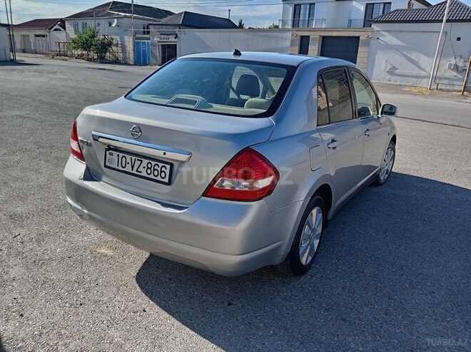 Nissan Tiida-8