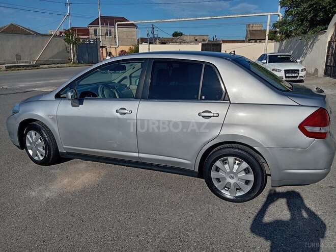 Nissan Tiida-6