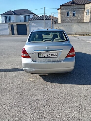 Nissan Tiida-7