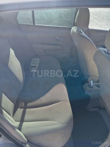 Nissan Tiida-10