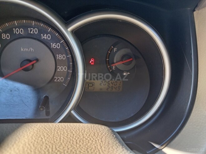 Nissan Tiida-13