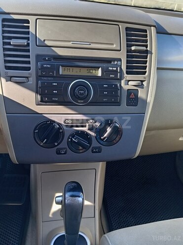 Nissan Tiida-14