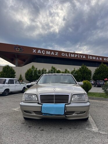 Mercedes C 220-1