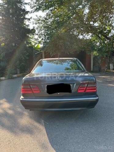Mercedes E 240-8
