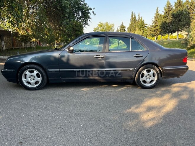 Mercedes E 240-4