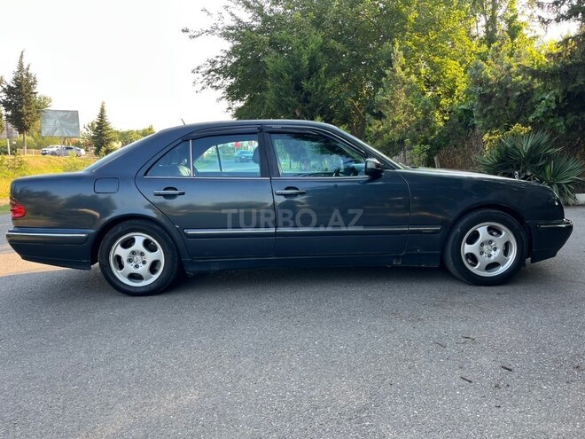 Mercedes E 240-5