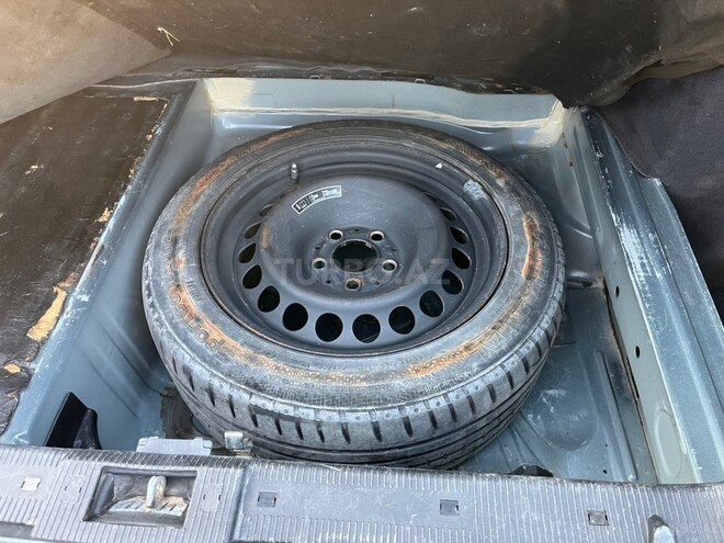 Mercedes E 240-13